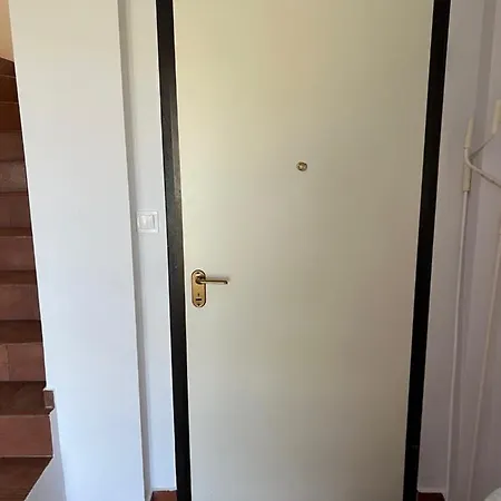 House Seafront Latoura بيت للعطل أورموس باناجياس