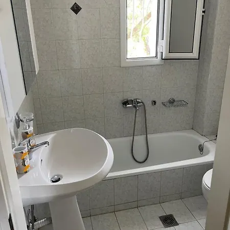 بيت للعطل House Seafront Latoura