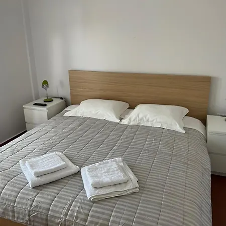 House Seafront Latoura بيت للعطل *