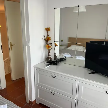 House Seafront Latoura بيت للعطل