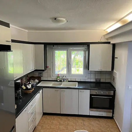 House Seafront Latoura *