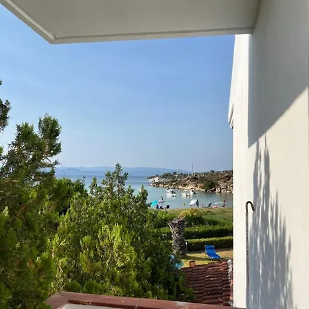 Dom wakacyjny House Seafront Latoura